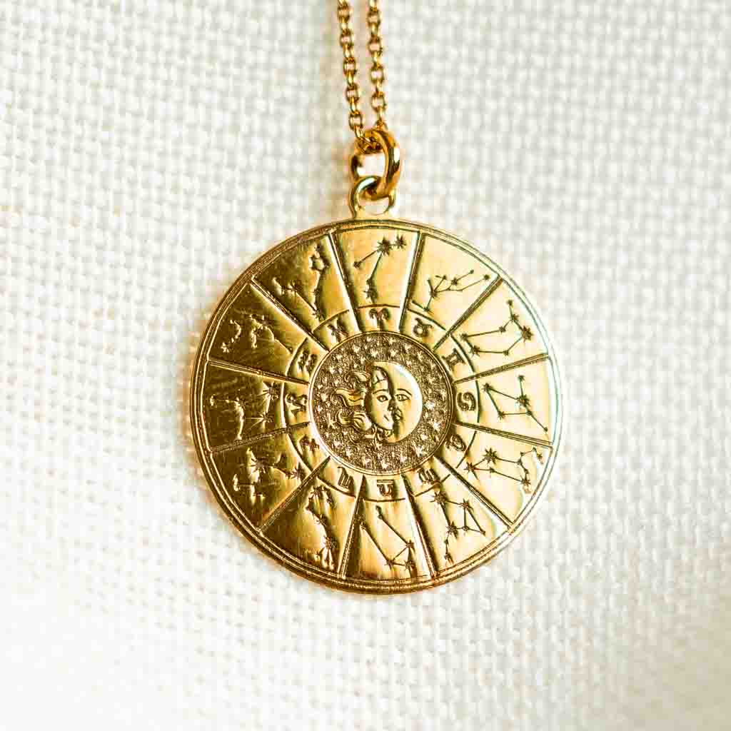 Collar Zodiac Gold de Plata de Ley 925 bañada en Oro de 18k. 