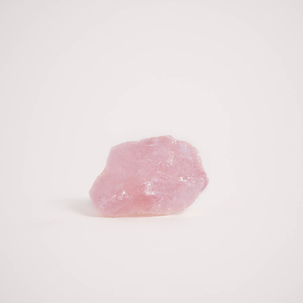 El Cuarzo Rosa es el cristal del amor por excelencia.