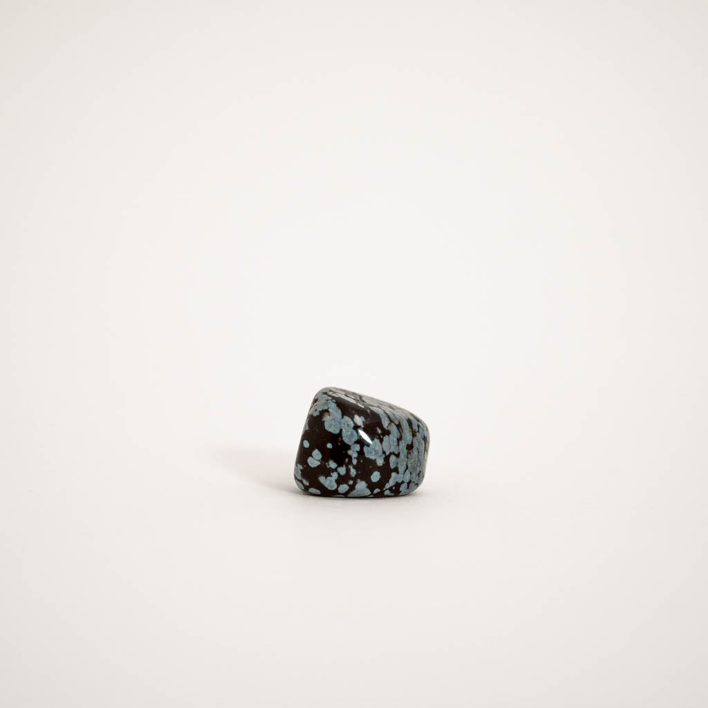 La Obsidiana Nevada es una piedra de pureza que proporciona equilibrio entre cuerpo, mente y espíritu.