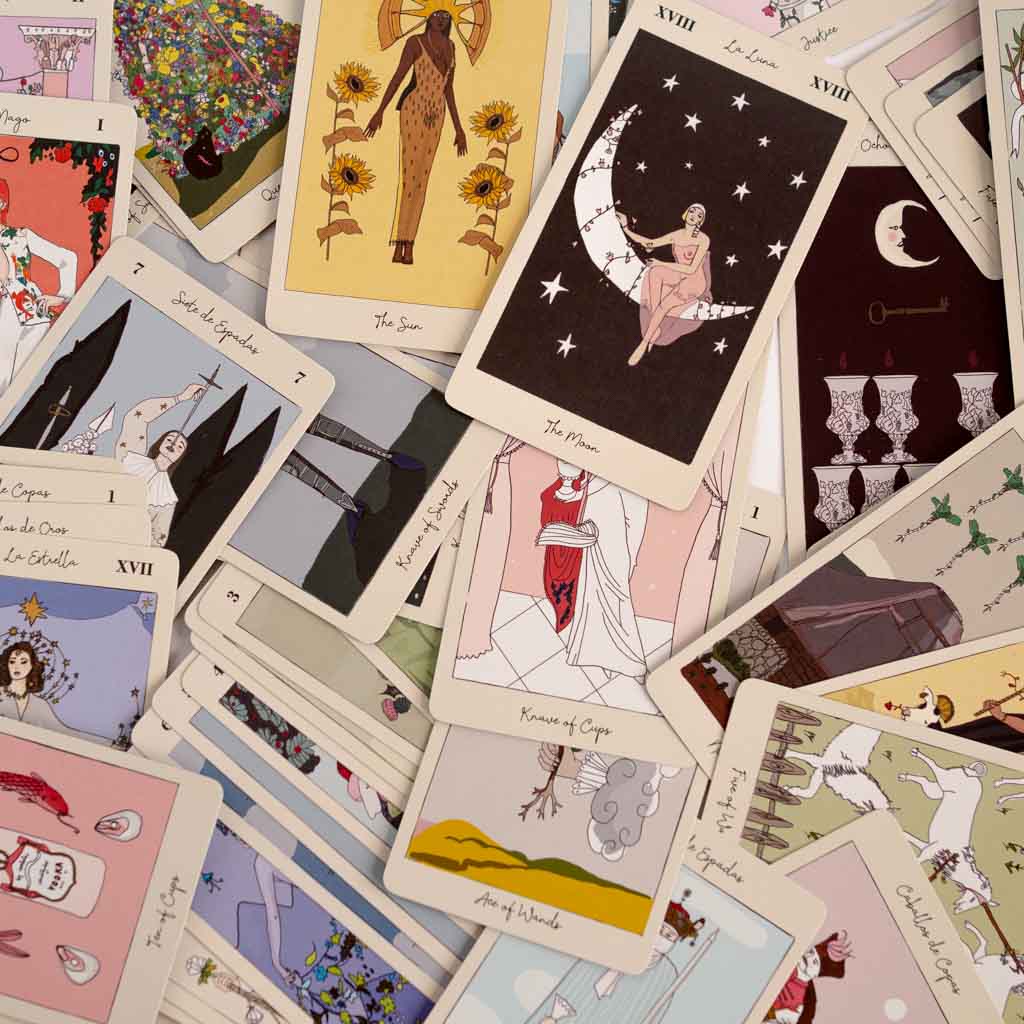 El Tarot de Carlotydes es una baraja de cartas del Tarot diseñada por Carlota Santos, estudiante de Arquitectura e ilustradora.